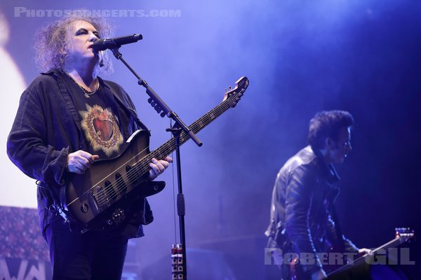 THE CURE - 2022-11-28 - PARIS - Accor Arena - Robert James Smith - Simon Jonathon Gallup